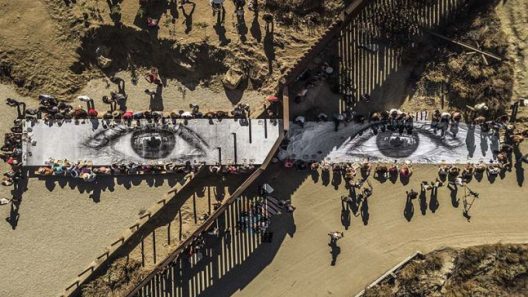 فيلم Paper & Glue 2021 ايجي بست